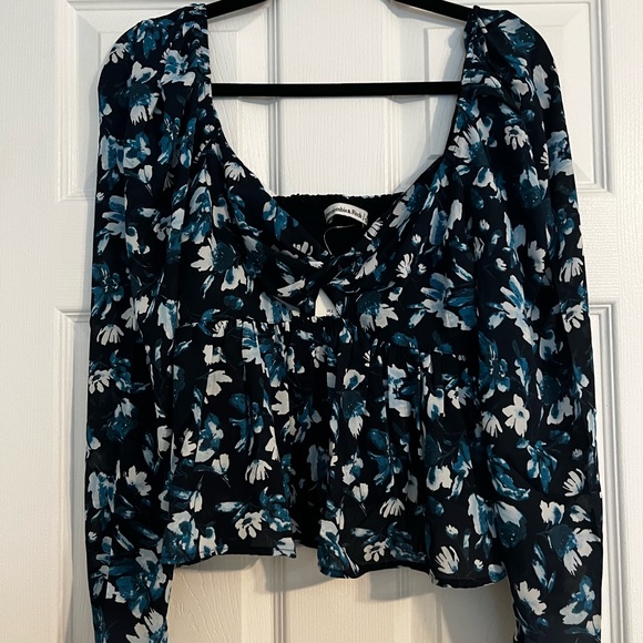 NWT Abercrombie Long Sleeve Sheer Twist Front Top - Picture 7 of 7